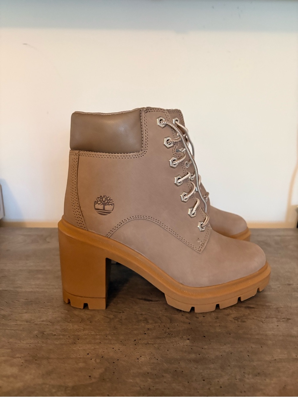 Timberland Women's Beige Nubuck Lace-Up Chunky Heel Boots